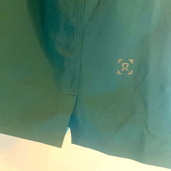 Lululemon T.H.E. Short 9” XL like new - Picture 3 of 4